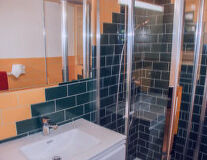 sink, indoor, bathtub, plumbing fixture, shower, bathroom, tap, bathroom accessory